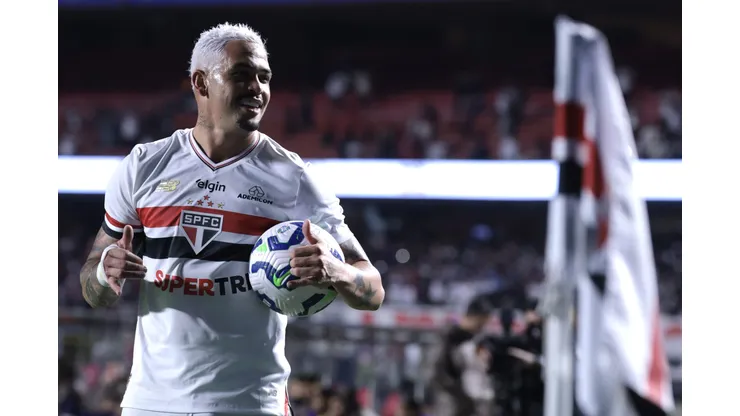 “É outro treinador”: Luciano expõe bastidores e fala sobre mudança de Crespo. Foto: Marcello Zambrana/AGIF