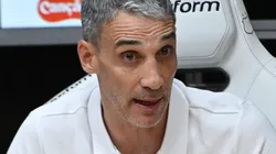 Vojvoda durante sua apresentação na Vila Belmiro.