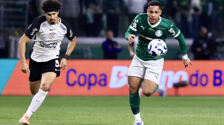André Ramalho e Vitor Roque em ação no Dérbi Paulista - Foto: Marcello Zambrana/AGIF
