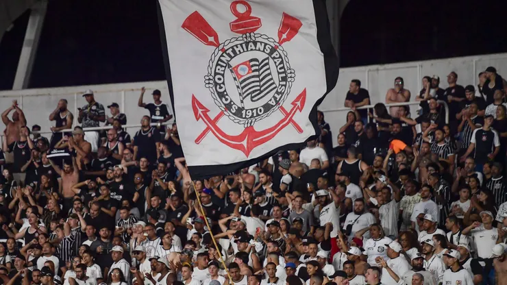 Torcida do Corinthians fazendo a festa. Foto: Thiago Ribeiro/AGIF.