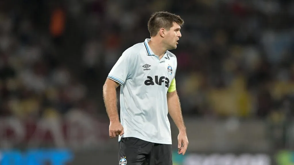 Kannemann foi elogiado por Arthur durante apresentação no Grêmio – Foto: Thiago Ribeiro/AGIF
