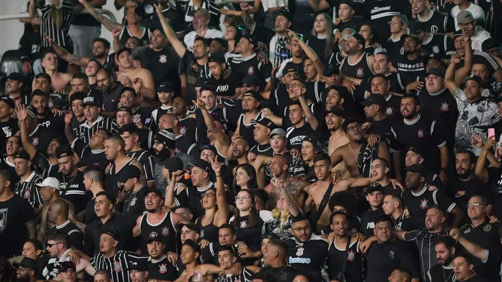 Fiel quer o triunfo do Timão sobre o Alviverde. Foto: Thiago Ribeiro/AGIF.