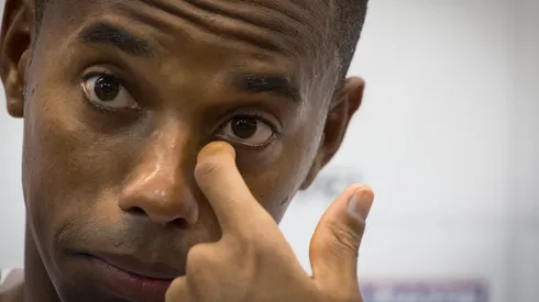 Robinho durante treinamento no CT Rei Pelé, em 2015. 
