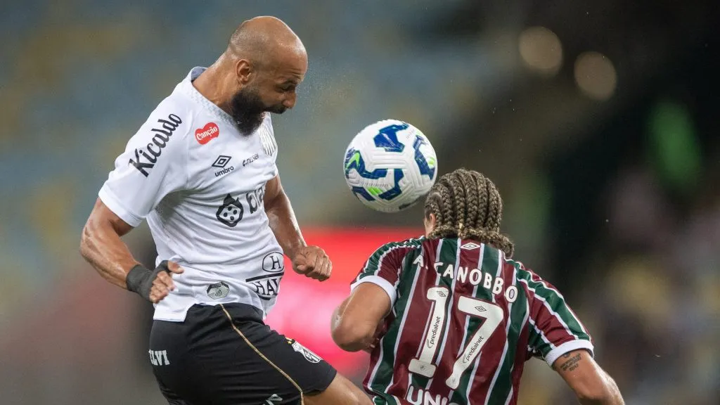 Peixe e Tricolor prometem jogo equilibrado na Vila Belmiro. Foto: Thiago Ribeiro/AGIF.