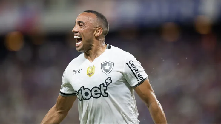 Marçal deve voltar a ser titular pelo Botafogo. Foto: Baggio Rodrigues/AGIF