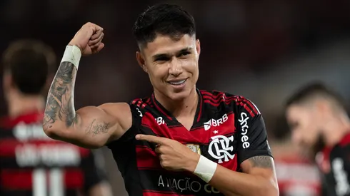 Luiz Araújo lidera o ataque do Flamengo diante do Grêmio. Jorge Rodrigues/AGIF