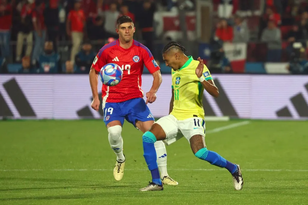 Raphinha jogador da Seleção Brasileira durante partida contra o Chile – (Photo by Marcelo Hernandez/Getty Images)