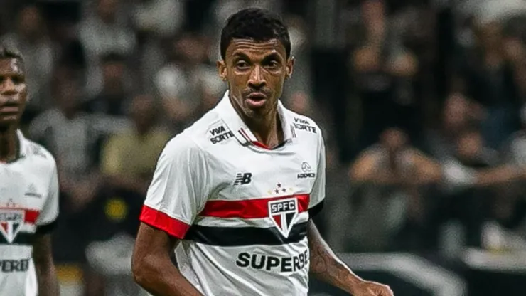 Luiz Gustavo jogador do Sao Paulo durante partida contra o Atletico-MG no estadio Arena MRV pelo campeonato Copa Do Brasil 2024. Foto: Fernando Moreno/AGIF