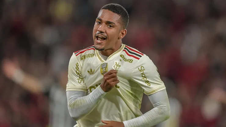 Samuel Lino jogador do Flamengo comemora seu gol anulado pelo recurso de video (VAR)durante partida contra o Atletico-MG no estadio Maracana pelo campeonato Copa Do Brasil 2025. Foto: Thiago Ribeiro/AGIF