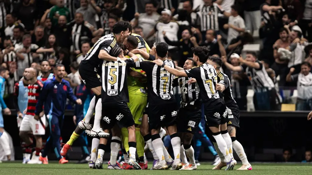 Jogadores do Galo comemoram gol marcado na temporada. Foto: Mateus Dutra/AGIF.