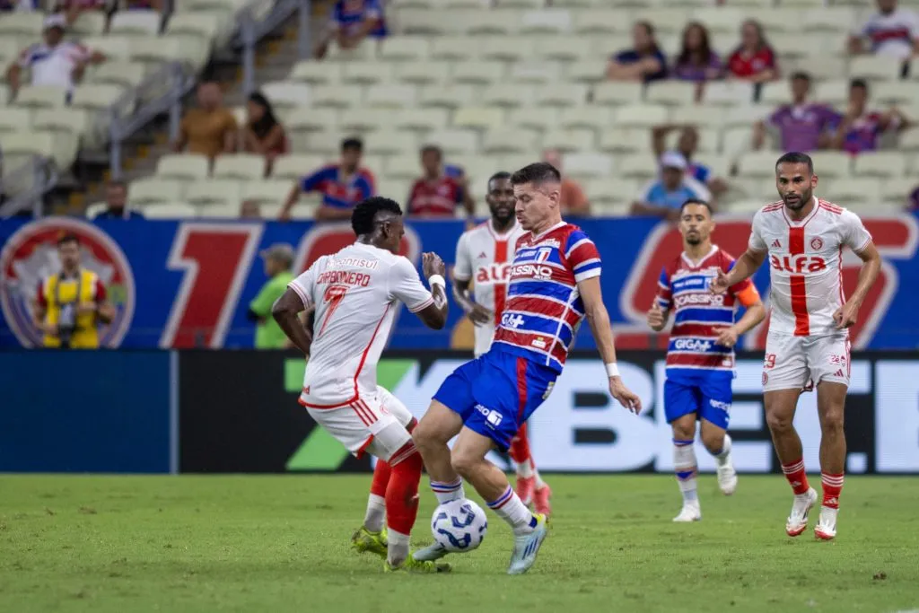 Carbonero jogador do Internacional durante partida contra o Fortaleza – Foto: Baggio Rodrigues/AGIF