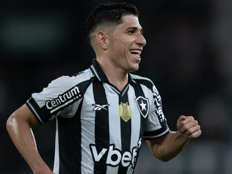 Torcida do Botafogo vibra com jogada do terceiro gol