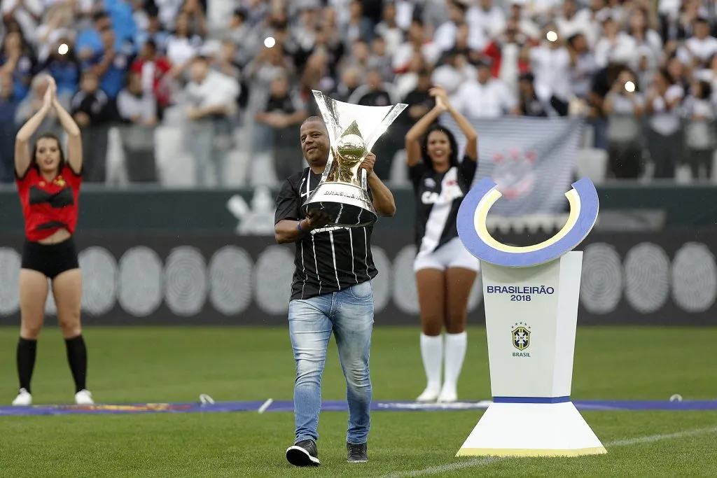 Marcelinho Carioca durante abertura oficial do Campeonato Brasileiro A 2018 antes da partida entre Fluminense e Corinthians – Foto: Daniel Vorley/AGIF