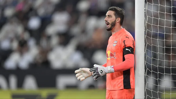 Cleiton, goleiro do Bragantino é alvo da torcida nas redes sociais após desempenho frustrante em derrota para o Botafogo no Engenhao pelo campeonato Brasileiro