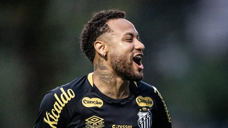 Neymar durante treino de ontem (30) do Peixão