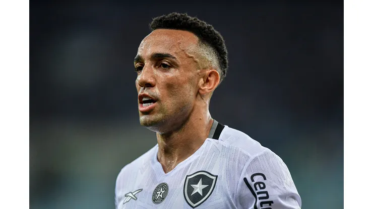 Marçal completa 100 jogos pelo Botafogo e comenta possível saída de Cuiabano: "Orgulho". Foto: Thiago Ribeiro/AGIF