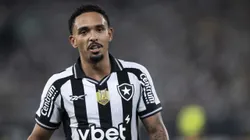 Vitinho, lateral-direito do Botafogo. Foto: Jorge Rodrigues/AGIF.