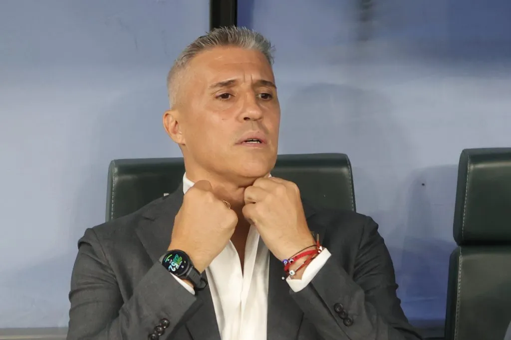 Hernan Crespo tecnico do Sao Paulo durante partida contra o Cruzeiro no estadio Mineirao pelo campeonato Brasileiro A 2025. Foto: Gilson Lobo/AGIF