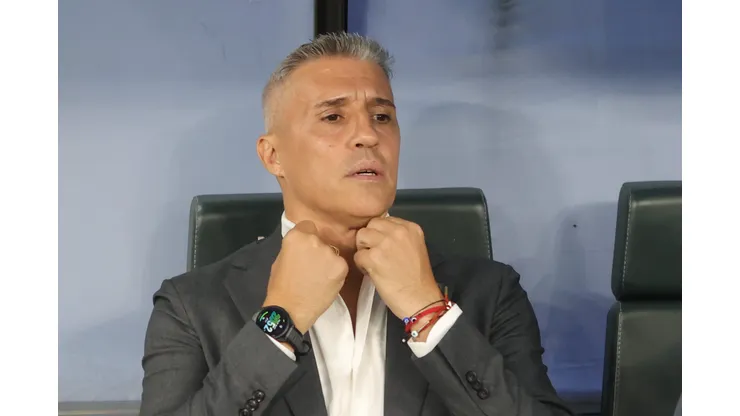 MG - BELO HORIZONTE - 30/08/2025 - BRASILEIRO A 2025, CRUZEIRO X SAO PAULO - Hernan Crespo tecnico do Sao Paulo durante partida contra o Cruzeiro no estadio Mineirao pelo campeonato Brasileiro A 2025. Foto: Gilson Lobo/AGIF
