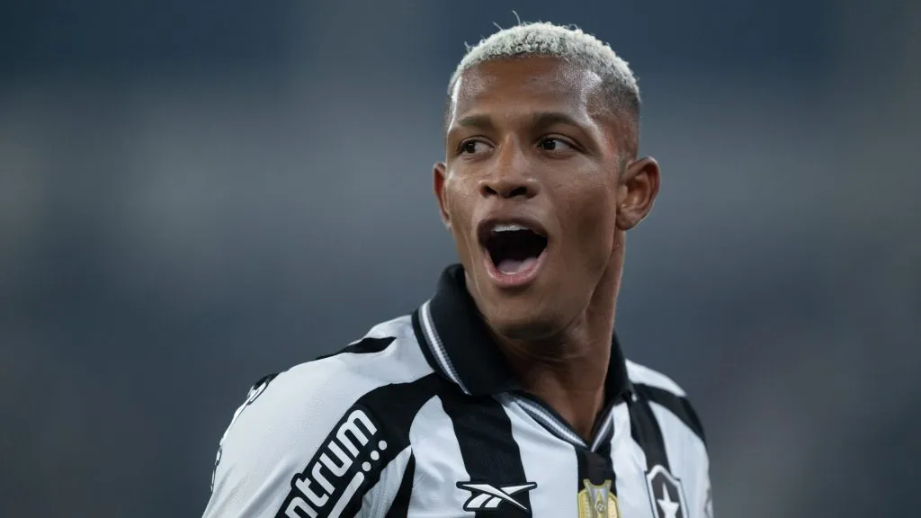 Danilo, jogador do Botafogo. Foto: Jorge Rodrigues/AGIF.