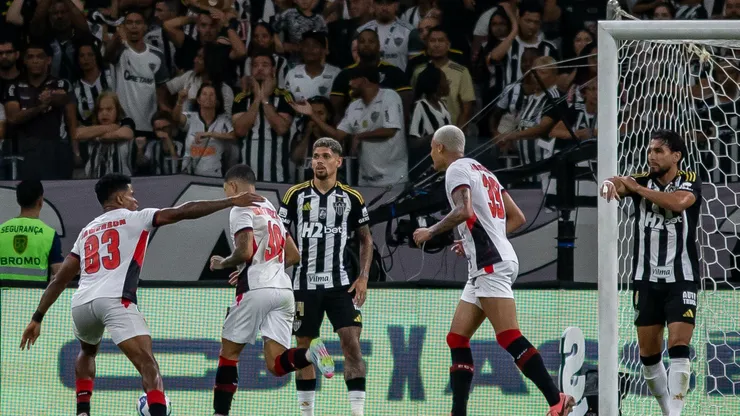 Galo encara jejum de mais de uma década contra o Vitória ( Foto: Fernando Moreno/AGIF)