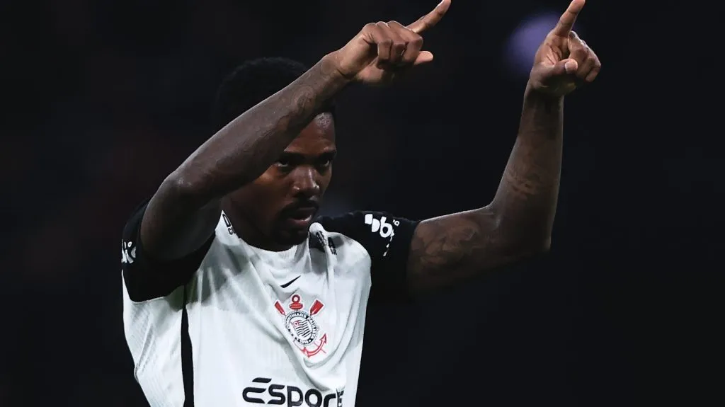 Cacá comemorando. Foto: Ettore Chiereguini/AGIF