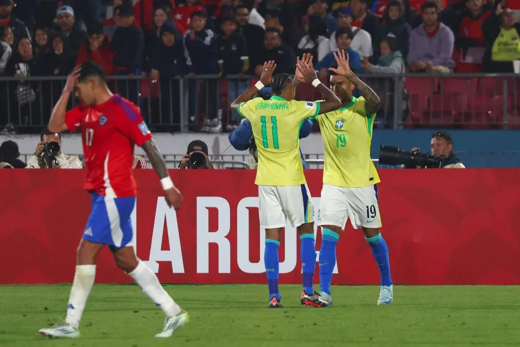 Jogadores do Brasil comemoram gol diante do Chile – (Photo by Marcelo Hernandez/Getty Images)