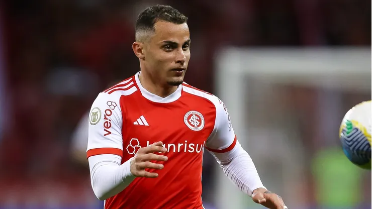 Bruno Gomes, lateral-direito do Internacional em partida pelo campeonato brasileiro