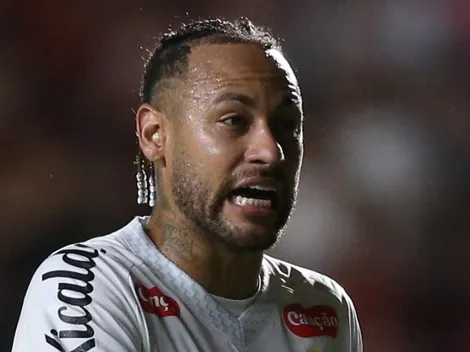 Torcida do Santos pede pênalti em Neymar em Santos x Fluminense