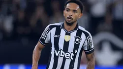 Vitinho, lateral-direito do Botafogo em partida pelo campeonato brasileiro
