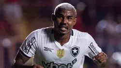 Cuiabano, jogador do Botafogo comemora seu gol durante partida contra o Sport no estadio Ilha do Retiro pelo campeonato Brasileiro A 2025.