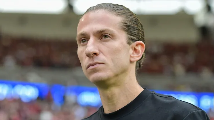 Filipe Luís detonou a arbitragem após empate com o Grêmio no Maracanã