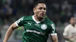 Vitor Roque abriu o placar para o Palmeiras diante do Corinthians na Neo Química Arena