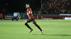 Erick jogador do Vitoria comemora seu gol durante partida contra o Atlético-MG - Foto: Marcio Jose/AGIF