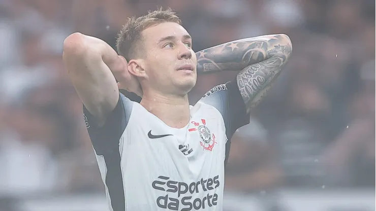 Charles vive drama no Corinthians.