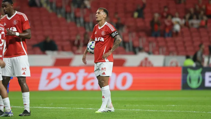 Alan Patrick, meia-atacante do Internacional em partida pelo campeonato brasileiro