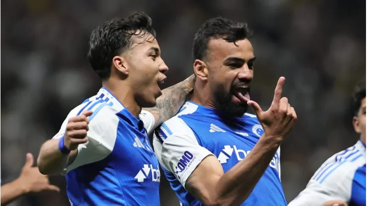 Fabrício Bruno jogador do Cruzeiro comemora seu gol durante partida contra o Atlético-MG - Foto: Gilson Lobo/AGIF