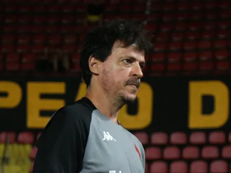 Torcida do Vasco critica Diniz por demora em substituição contra Sport