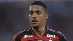 Samuel Lino, jogador do Flamengo durante partida contra o Grêmio no estádio Maracanã pelo Campeonato Brasileiro A 2025. Foto: Thiago Ribeiro/AGIF