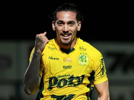 Chico da Costa marca de novo e torcida se rende