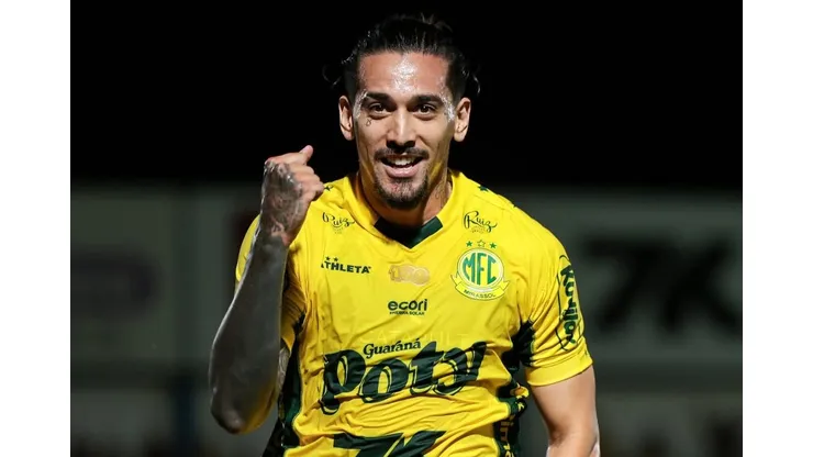 Chico da Costa, atacante do Mirassol balançou as redes novamente encantando os torcedores