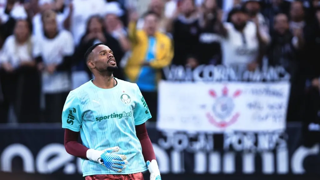 Carlos Miguel aquece na Neo Qúimia Arena e a Fiel Torcida não perdoa – Foto: Ettore Chiereguini/AGIF
