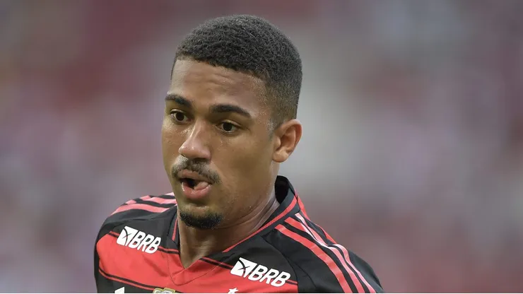 RJ - RIO DE JANEIRO - 31/08/2025 - BRASILEIRO A 2025, FLAMENGO X GREMIO - Samuel Lino jogador do Flamengo durante partida contra o Gremio no estadio Maracana pelo campeonato Brasileiro A 2025.