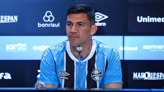 Balbuena em apresentação no Grêmio. FOTO: LUCAS UEBEL/GREMIO FBPA
