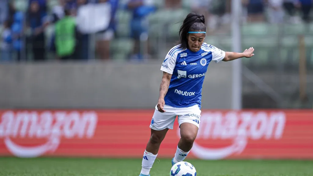 Jogadora do Cruzeiro em campo