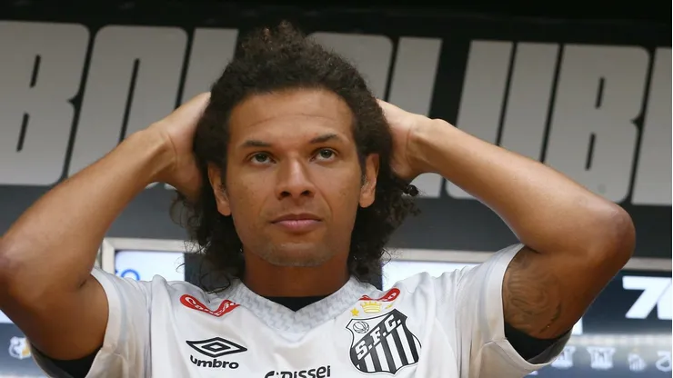 SP - SANTOS - 04/07/2025 - SANTOS, APRESENTACAO WILLIAN ARAO, apresentacao do novo reforco do Santos FC, Willian Arao em coletiva de imprensa na Vila Belmiro -