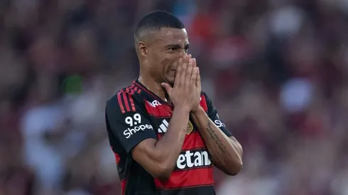 De la Cruz tem desempenho elogiado nos bastidores