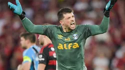 Goleiro voltou a brilhar - Foto: Thiago Ribeiro/AGIF.