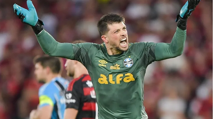 Goleiro voltou a brilhar - Foto: Thiago Ribeiro/AGIF.