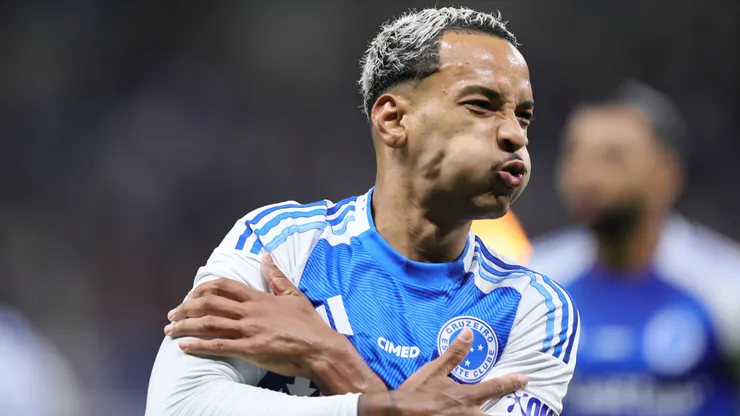 Matheus Pereira comemorando pelo Cruzeiro contra o São Paulo - Foto: Gilson Lobo/AGIF